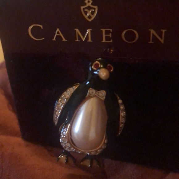 Penguin brooch - Picture 2 of 5